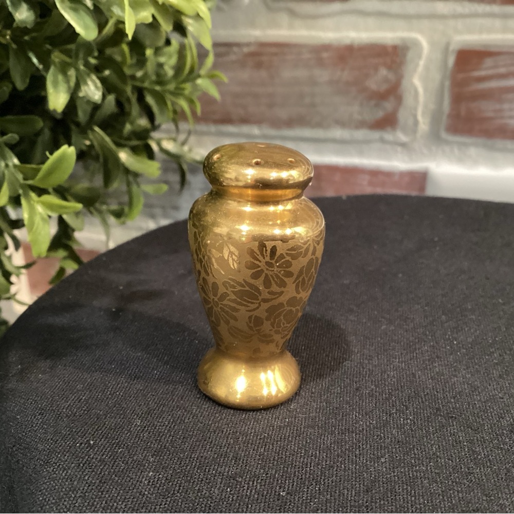 Vintage Stouffer Etched Gold Floral Designed Salt / Pepper Shaker - Excellent